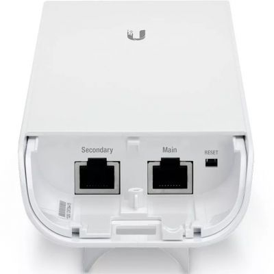 Точка доступа Ubiquiti NSM5(EU) вид снизу порты Ethernet 